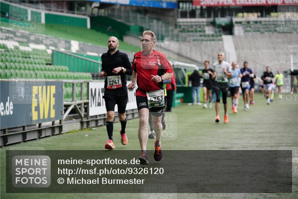 05.10.2025 - 20. swb-Marathon Bremen Michael Burmester http://msf.ph/oto/9326120 05.10.2025 12:48:12 Laufen im Stadion 344, 346, 564, 656, 1205, 1370, 1526, 1607, 1642, 1646, 1724, 2241, 2360, 2472, 2643, 2656, 2974, 3061, 3324, 3768, 3819, 4215, 4291, 4313, 4353, 5103, 5264, 5786, 5918, 6251, 6804, 7176, 7492, 7735, 7831, 7900, 8244, 8729, 8923, 8932, 265, 391, 442, 770, 2472, 2482, 2613, 2872, 4255, 5656, 5831, 7070, 7170, 8013 meine-sportfotos.de