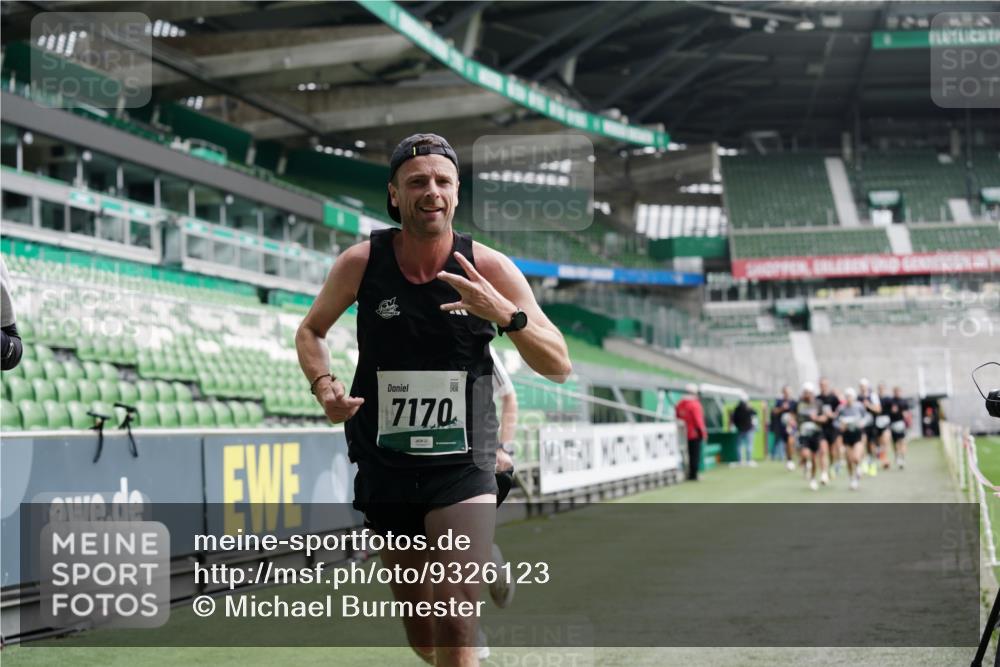 05.10.2025 - 20. swb-Marathon Bremen Michael Burmester http://msf.ph/oto/9326123 05.10.2025 12:47:15 Laufen im Stadion 223, 265, 391, 442, 502, 505, 545, 609, 770, 818, 862, 1246, 1521, 1635, 2472, 2482, 2613, 2872, 2939, 3061, 3084, 4215, 4255, 4758, 4848, 4966, 4988, 5656, 5831, 6295, 7070, 7170, 7583, 8013, 256, 281, 891, 2163, 2276, 2585, 3054, 3381, 4617, 6849, 7675 meine-sportfotos.de
