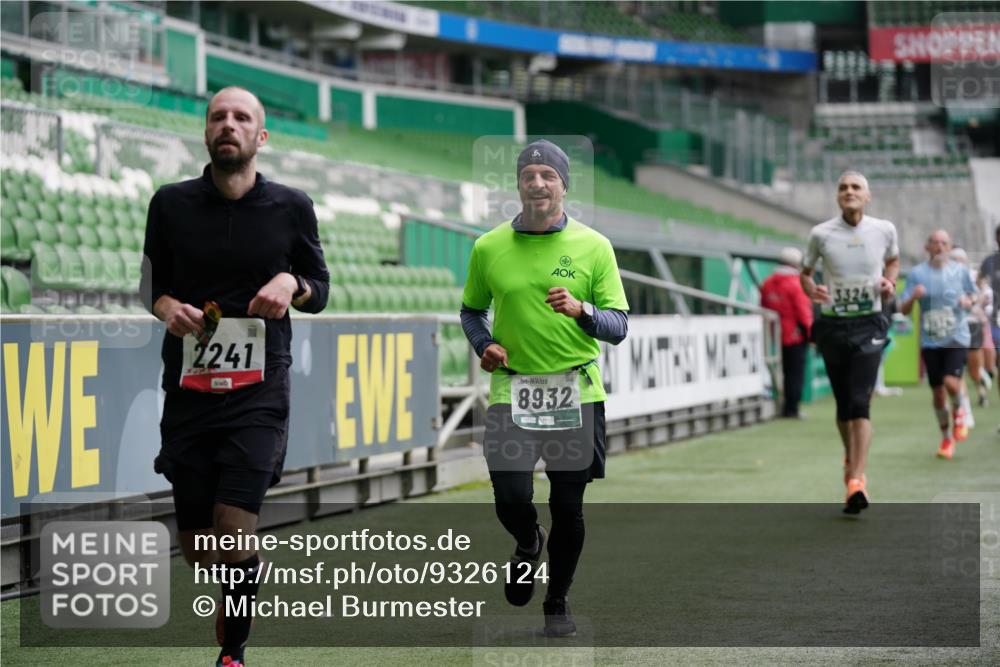 05.10.2025 - 20. swb-Marathon Bremen Michael Burmester http://msf.ph/oto/9326124 05.10.2025 12:48:15 Laufen im Stadion 344, 346, 564, 656, 1205, 1370, 1526, 1607, 1642, 1646, 1724, 2241, 2360, 2643, 2656, 2974, 3324, 3768, 3819, 4291, 4313, 4353, 5103, 5264, 5786, 5918, 6251, 6804, 7176, 7492, 7735, 7831, 7900, 8244, 8729, 8923, 8932, 442, 770, 2472, 2482, 2613, 2872, 3061, 4215, 4255, 5656, 5831, 7070, 7170, 8013 meine-sportfotos.de