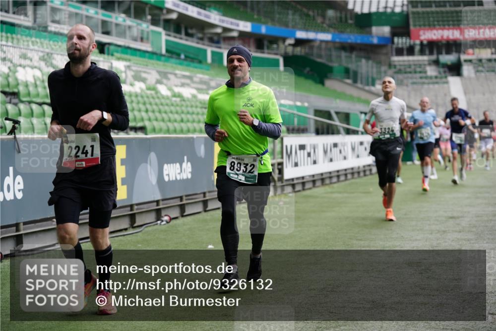 05.10.2025 - 20. swb-Marathon Bremen Michael Burmester http://msf.ph/oto/9326132 05.10.2025 12:48:15 Laufen im Stadion 344, 346, 564, 656, 1205, 1370, 1526, 1607, 1642, 1646, 1724, 2241, 2360, 2643, 2656, 2974, 3324, 3768, 3819, 4291, 4313, 4353, 5103, 5264, 5786, 5918, 6251, 6804, 7176, 7492, 7735, 7831, 7900, 8244, 8729, 8923, 8932, 442, 770, 2472, 2482, 2613, 2872, 3061, 4215, 4255, 5656, 5831, 7070, 7170, 8013 meine-sportfotos.de