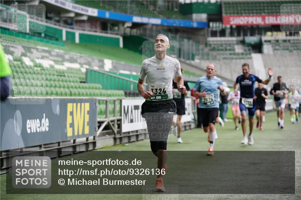 05.10.2025 - 20. swb-Marathon Bremen Michael Burmester http://msf.ph/oto/9326136 05.10.2025 12:48:17 Laufen im Stadion 344, 346, 492, 564, 1205, 1370, 1526, 1607, 1642, 1646, 1724, 2241, 2360, 2643, 2656, 2974, 3320, 3324, 3768, 3819, 4291, 4313, 4353, 5103, 5264, 5786, 5918, 6251, 6804, 7176, 7492, 7735, 7831, 7900, 8244, 8729, 8897, 8923, 8932, 346, 442, 656, 770, 2472, 2482, 2613, 2872, 3061, 4215, 4255, 4313, 5656, 5831, 7070, 7170, 8013 meine-sportfotos.de