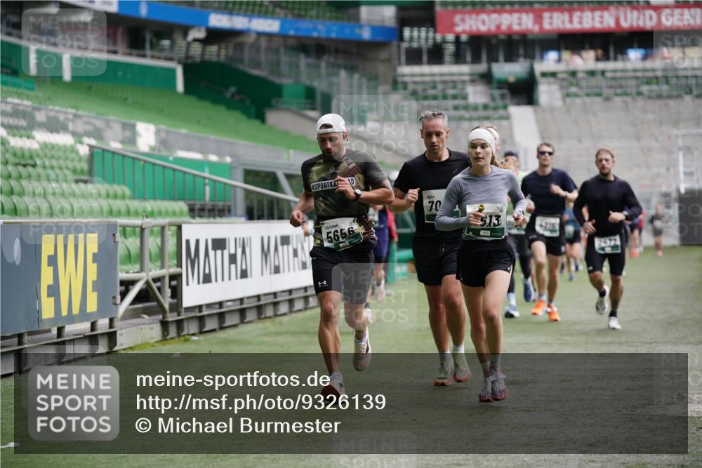 05.10.2025 - 20. swb-Marathon Bremen Michael Burmester http://msf.ph/oto/9326139 05.10.2025 12:47:19 Laufen im Stadion 223, 265, 344, 346, 391, 442, 502, 505, 545, 609, 656, 770, 818, 862, 1205, 1521, 1635, 2472, 2482, 2613, 2872, 2939, 3061, 4215, 4255, 4291, 4313, 4848, 4966, 4988, 5656, 5831, 6295, 7070, 7170, 7583, 8013, 891, 1246, 2163, 2276, 2585, 3054, 3084, 3381, 4758, 7675 meine-sportfotos.de