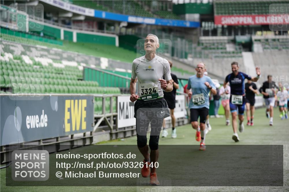 05.10.2025 - 20. swb-Marathon Bremen Michael Burmester http://msf.ph/oto/9326140 05.10.2025 12:48:17 Laufen im Stadion 344, 346, 492, 564, 1205, 1370, 1526, 1607, 1642, 1646, 1724, 2241, 2360, 2643, 2656, 2974, 3320, 3324, 3768, 3819, 4291, 4313, 4353, 5103, 5264, 5786, 5918, 6251, 6804, 7176, 7492, 7735, 7831, 7900, 8244, 8729, 8897, 8923, 8932, 346, 442, 656, 770, 2472, 2482, 2613, 2872, 3061, 4215, 4255, 4313, 5656, 5831, 7070, 7170, 8013 meine-sportfotos.de