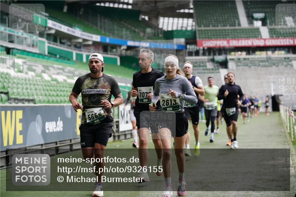 05.10.2025 - 20. swb-Marathon Bremen Michael Burmester http://msf.ph/oto/9326155 05.10.2025 12:47:21 Laufen im Stadion 223, 265, 344, 346, 391, 442, 502, 505, 545, 609, 656, 770, 818, 862, 1205, 1521, 1635, 2472, 2482, 2613, 2872, 2939, 3061, 4215, 4255, 4291, 4313, 4848, 4966, 4988, 5656, 5831, 6295, 7070, 7170, 7176, 7583, 8013, 891, 1246, 2276, 2585, 3054, 3084, 3381, 4758, 7675 meine-sportfotos.de