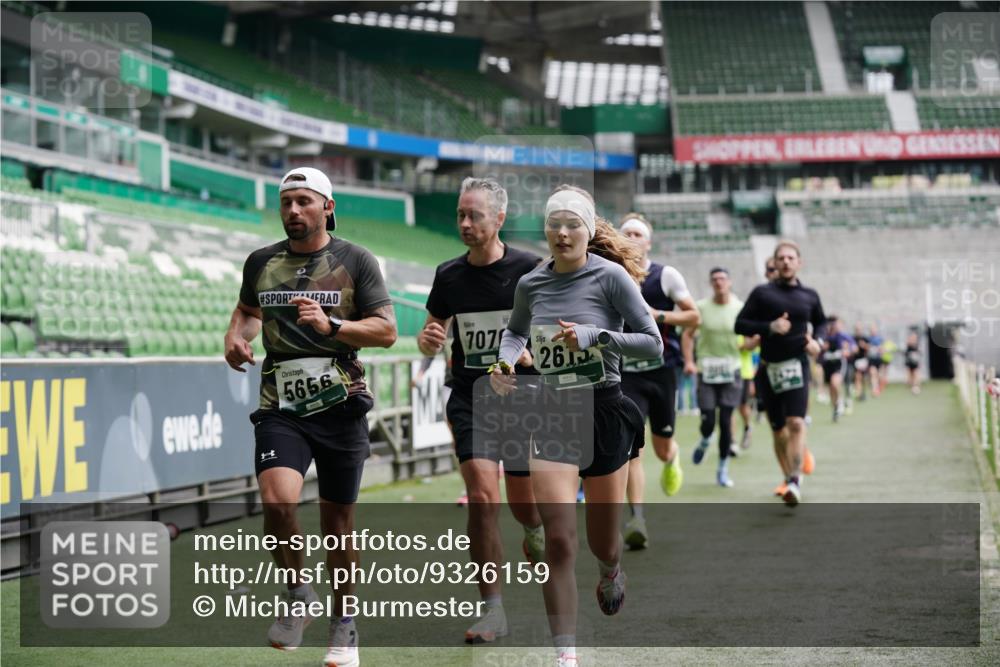 05.10.2025 - 20. swb-Marathon Bremen Michael Burmester http://msf.ph/oto/9326159 05.10.2025 12:47:21 Laufen im Stadion 223, 265, 344, 346, 391, 442, 502, 505, 545, 609, 656, 770, 818, 862, 1205, 1521, 1635, 2472, 2482, 2613, 2872, 2939, 3061, 4215, 4255, 4291, 4313, 4848, 4966, 4988, 5656, 5831, 6295, 7070, 7170, 7176, 7583, 8013, 891, 1246, 2276, 2585, 3054, 3084, 3381, 4758, 7675 meine-sportfotos.de