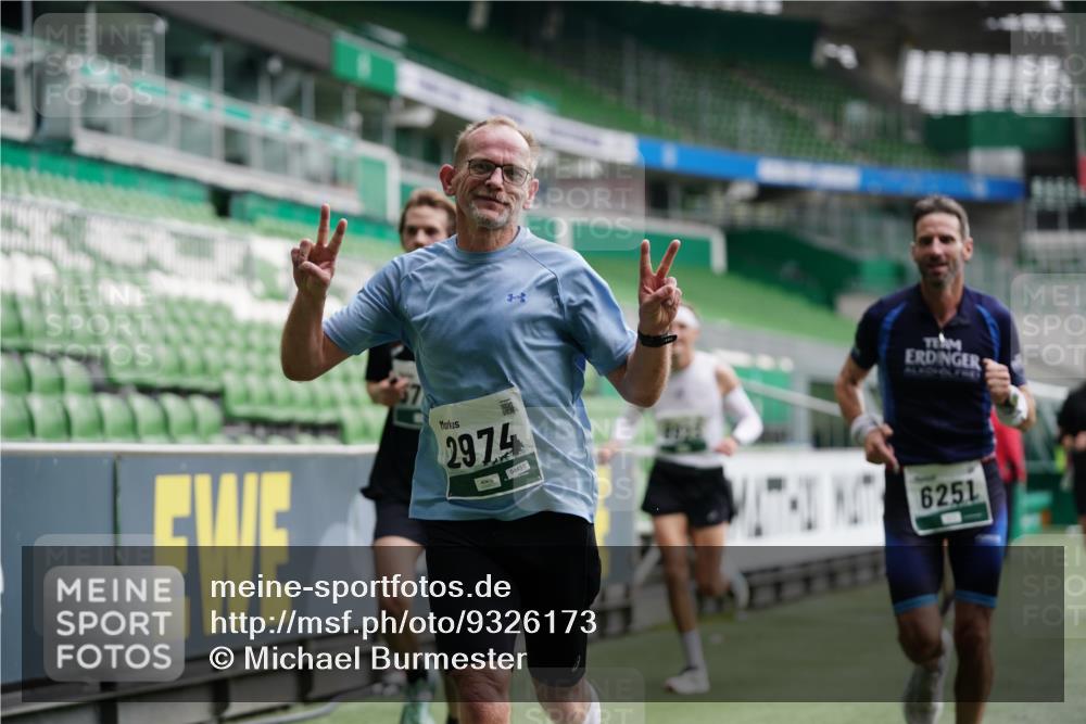 05.10.2025 - 20. swb-Marathon Bremen Michael Burmester http://msf.ph/oto/9326173 05.10.2025 12:48:20 Laufen im Stadion 492, 564, 1370, 1526, 1607, 1642, 1646, 1724, 2241, 2360, 2643, 2656, 2974, 3320, 3324, 3768, 3819, 4353, 5103, 5264, 5786, 5918, 6251, 6804, 7176, 7492, 7735, 7831, 7900, 8244, 8729, 8897, 8923, 8932, 344, 346, 442, 656, 770, 1205, 2472, 2482, 2613, 2872, 3061, 4215, 4255, 4291, 4313, 5656, 5831, 7070, 7170, 7176 meine-sportfotos.de