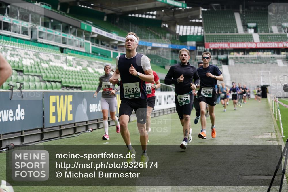 05.10.2025 - 20. swb-Marathon Bremen Michael Burmester http://msf.ph/oto/9326174 05.10.2025 12:47:23 Laufen im Stadion 223, 265, 344, 346, 391, 442, 502, 505, 545, 609, 656, 770, 818, 862, 1205, 1521, 1635, 2472, 2482, 2613, 2656, 2872, 2939, 3061, 4215, 4255, 4291, 4313, 4848, 4966, 4988, 5656, 5831, 6295, 7070, 7170, 7176, 7583, 8013, 891, 1246, 2276, 2585, 3054, 3084, 4758, 7675 meine-sportfotos.de