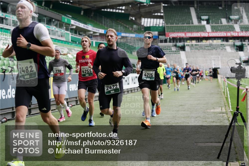 05.10.2025 - 20. swb-Marathon Bremen Michael Burmester http://msf.ph/oto/9326187 05.10.2025 12:47:24 Laufen im Stadion 223, 265, 344, 346, 391, 442, 502, 505, 545, 564, 609, 656, 770, 818, 862, 1205, 1521, 1635, 2472, 2482, 2613, 2656, 2872, 2939, 3061, 4215, 4255, 4291, 4313, 4848, 4966, 4988, 5656, 5831, 6295, 7070, 7170, 7176, 7583, 8013, 891, 1246, 3054, 3084, 4758 meine-sportfotos.de