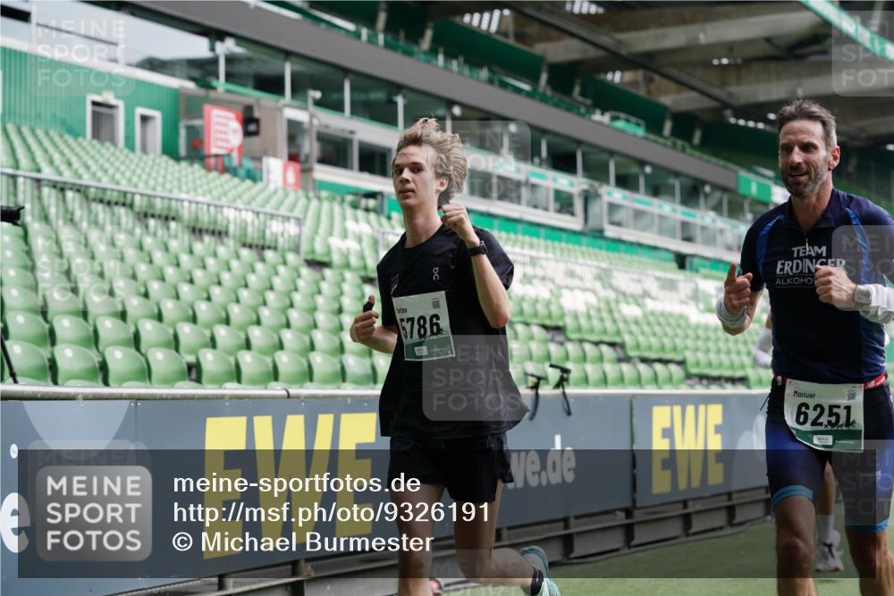 05.10.2025 - 20. swb-Marathon Bremen Michael Burmester http://msf.ph/oto/9326191 05.10.2025 12:48:22 Laufen im Stadion 492, 564, 1370, 1526, 1607, 1642, 1646, 1724, 2241, 2360, 2643, 2656, 2974, 3320, 3324, 3768, 3819, 4353, 5103, 5264, 5786, 5918, 6251, 6632, 6804, 7492, 7735, 7831, 7900, 8244, 8729, 8897, 8923, 8932, 344, 346, 442, 656, 770, 1205, 2472, 2482, 2613, 2872, 3061, 4215, 4255, 4291, 4313, 5656, 5831, 7070, 7170, 7176 meine-sportfotos.de