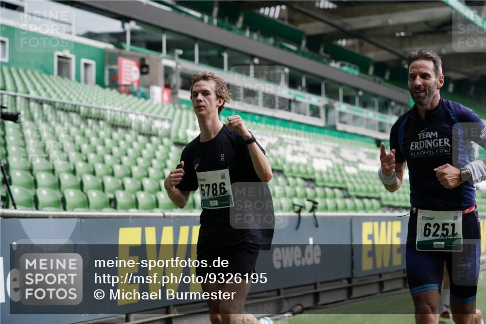 05.10.2025 - 20. swb-Marathon Bremen Michael Burmester http://msf.ph/oto/9326195 05.10.2025 12:48:22 Laufen im Stadion 492, 564, 1370, 1526, 1607, 1642, 1646, 1724, 2241, 2360, 2643, 2656, 2974, 3320, 3324, 3768, 3819, 4353, 5103, 5264, 5786, 5918, 6251, 6632, 6804, 7492, 7735, 7831, 7900, 8244, 8729, 8897, 8923, 8932, 344, 346, 442, 656, 770, 1205, 2472, 2482, 2613, 2872, 3061, 4215, 4255, 4291, 4313, 5656, 5831, 7070, 7170, 7176 meine-sportfotos.de
