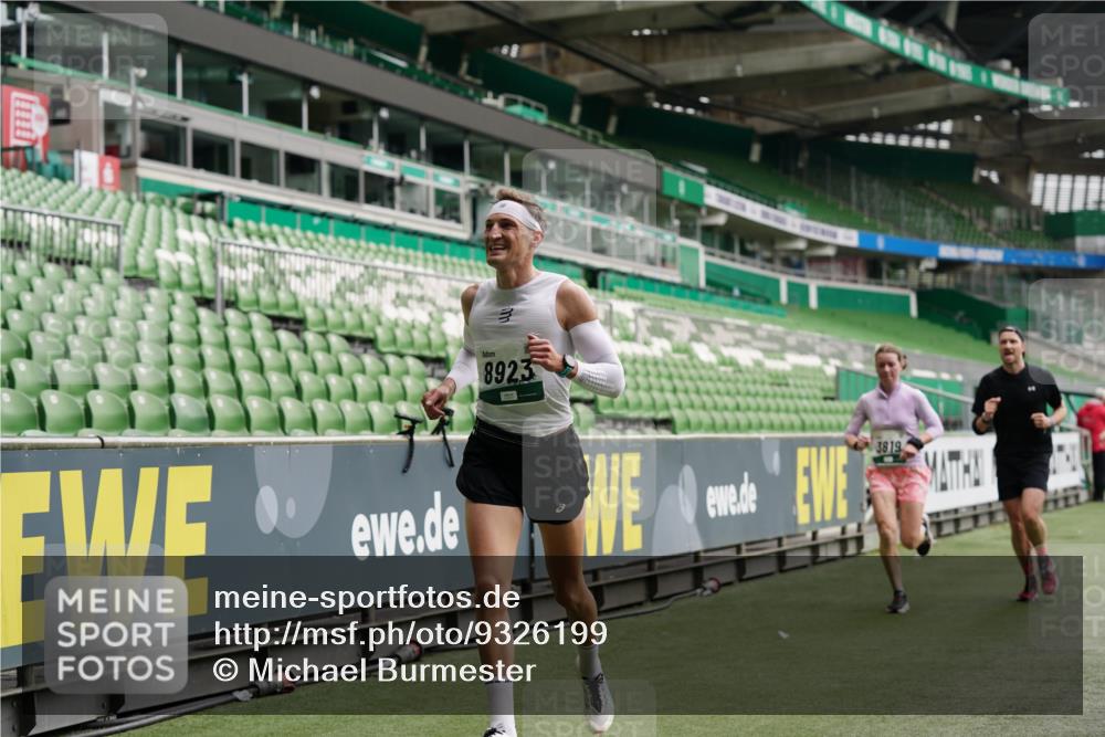 05.10.2025 - 20. swb-Marathon Bremen Michael Burmester http://msf.ph/oto/9326199 05.10.2025 12:48:23 Laufen im Stadion 492, 564, 1370, 1526, 1607, 1642, 1646, 1724, 2241, 2360, 2643, 2656, 2974, 3320, 3324, 3768, 3819, 4353, 5103, 5264, 5786, 5918, 6251, 6632, 6804, 7492, 7735, 7831, 7900, 8244, 8729, 8897, 8923, 8932, 344, 346, 442, 656, 770, 1205, 2472, 2482, 2613, 2656, 2872, 3061, 4215, 4255, 4291, 4313, 5656, 5831, 7070, 7170, 7176 meine-sportfotos.de
