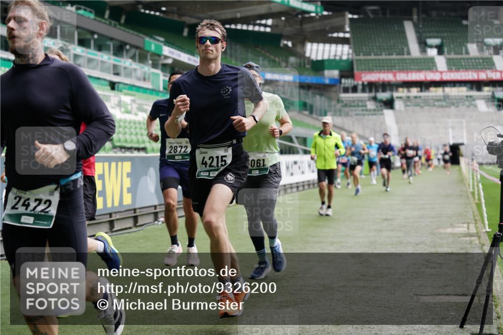 05.10.2025 - 20. swb-Marathon Bremen Michael Burmester http://msf.ph/oto/9326200 05.10.2025 12:47:25 Laufen im Stadion 223, 265, 344, 346, 391, 442, 502, 505, 545, 564, 609, 656, 770, 818, 862, 1205, 1521, 1635, 2472, 2482, 2613, 2656, 2872, 2939, 3061, 4215, 4255, 4291, 4313, 4848, 4966, 4988, 5656, 5831, 6295, 7070, 7170, 7176, 7492, 7583, 8013, 609, 891, 1246, 3054, 3084, 4758 meine-sportfotos.de