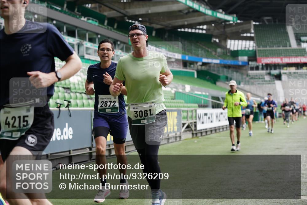 05.10.2025 - 20. swb-Marathon Bremen Michael Burmester http://msf.ph/oto/9326209 05.10.2025 12:47:26 Laufen im Stadion 223, 265, 344, 346, 391, 442, 502, 505, 545, 564, 656, 770, 818, 862, 1205, 1521, 1635, 2472, 2482, 2613, 2656, 2872, 2939, 3061, 4215, 4255, 4291, 4313, 4848, 4966, 4988, 5656, 5831, 6295, 7070, 7170, 7176, 7492, 7583, 8013, 609, 891, 1246, 3054, 3084, 4758, 4848 meine-sportfotos.de