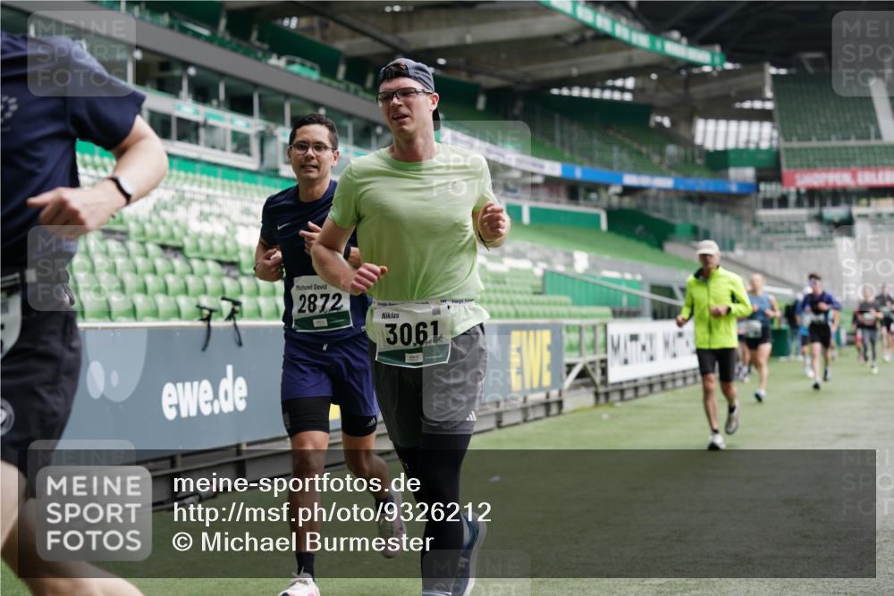 05.10.2025 - 20. swb-Marathon Bremen Michael Burmester http://msf.ph/oto/9326212 05.10.2025 12:47:26 Laufen im Stadion 223, 265, 344, 346, 391, 442, 502, 505, 545, 564, 656, 770, 818, 862, 1205, 1521, 1635, 2472, 2482, 2613, 2656, 2872, 2939, 3061, 4215, 4255, 4291, 4313, 4848, 4966, 4988, 5656, 5831, 6295, 7070, 7170, 7176, 7492, 7583, 8013, 609, 891, 1246, 3054, 3084, 4758, 4848 meine-sportfotos.de