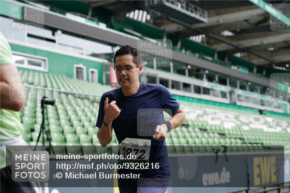 05.10.2025 - 20. swb-Marathon Bremen Michael Burmester http://msf.ph/oto/9326216 05.10.2025 12:47:27 Laufen im Stadion 223, 265, 344, 346, 391, 442, 502, 505, 545, 564, 656, 770, 818, 862, 1205, 1521, 1635, 1642, 2472, 2482, 2613, 2656, 2872, 2939, 3061, 4215, 4255, 4291, 4313, 4966, 4988, 5656, 5831, 6295, 7070, 7170, 7176, 7492, 7583, 8013, 609, 891, 1246, 1521, 3054, 3084, 4758, 4848, 7583 meine-sportfotos.de