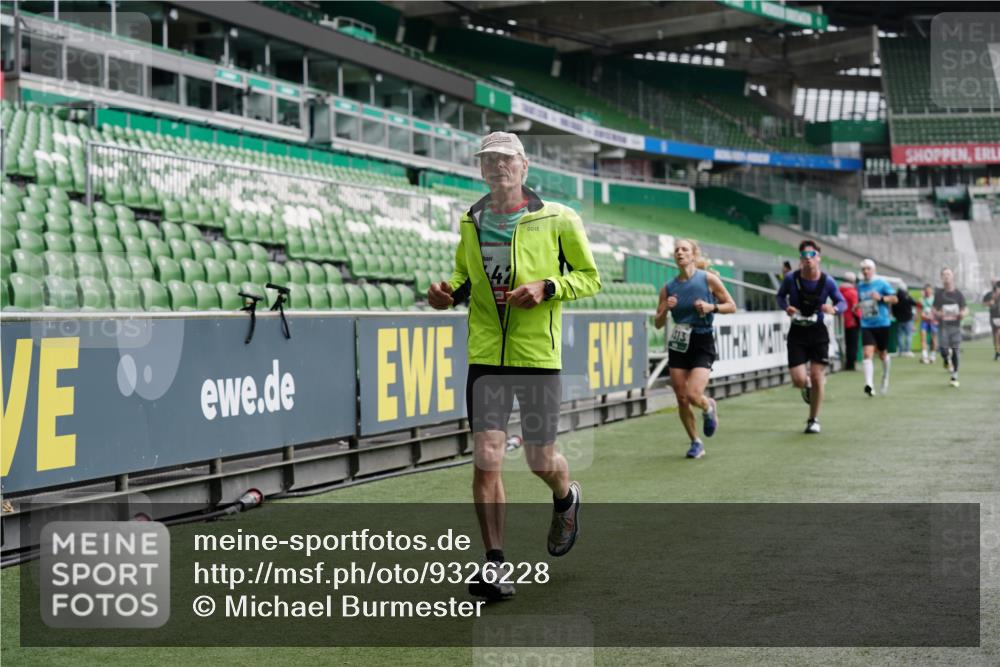 05.10.2025 - 20. swb-Marathon Bremen Michael Burmester http://msf.ph/oto/9326228 05.10.2025 12:47:29 Laufen im Stadion 223, 265, 344, 346, 391, 442, 502, 505, 545, 564, 656, 770, 818, 862, 1205, 1635, 1642, 1646, 2472, 2482, 2613, 2656, 2872, 2939, 3061, 4215, 4255, 4291, 4313, 4966, 4988, 5656, 5831, 6295, 6804, 7070, 7170, 7176, 7492, 8013, 609, 891, 1246, 1521, 3054, 3084, 4758, 4848, 7583 meine-sportfotos.de
