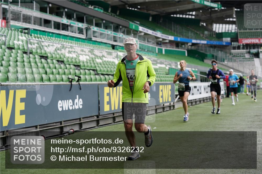 05.10.2025 - 20. swb-Marathon Bremen Michael Burmester http://msf.ph/oto/9326232 05.10.2025 12:47:29 Laufen im Stadion 223, 265, 344, 346, 391, 442, 502, 505, 545, 564, 656, 770, 818, 862, 1205, 1635, 1642, 1646, 2472, 2482, 2613, 2656, 2872, 2939, 3061, 4215, 4255, 4291, 4313, 4966, 4988, 5656, 5831, 6295, 6804, 7070, 7170, 7176, 7492, 8013, 609, 891, 1246, 1521, 3054, 3084, 4758, 4848, 7583 meine-sportfotos.de