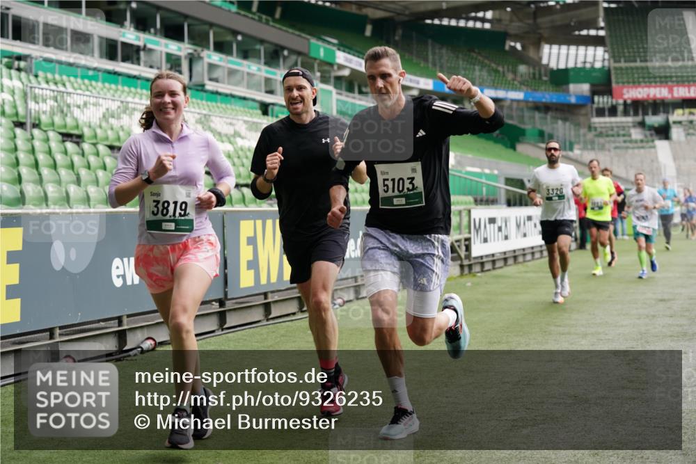 05.10.2025 - 20. swb-Marathon Bremen Michael Burmester http://msf.ph/oto/9326235 05.10.2025 12:48:25 Laufen im Stadion 492, 1370, 1526, 1607, 1625, 1642, 1646, 1724, 2241, 2360, 2643, 2974, 3320, 3324, 3768, 3819, 4353, 5103, 5264, 5786, 5918, 6251, 6632, 6804, 7492, 7735, 7831, 7900, 8244, 8687, 8729, 8897, 8923, 8932, 344, 346, 442, 564, 656, 770, 1205, 2472, 2482, 2613, 2656, 2872, 3061, 4215, 4255, 4291, 4313, 5656, 7070, 7176, 7492 meine-sportfotos.de