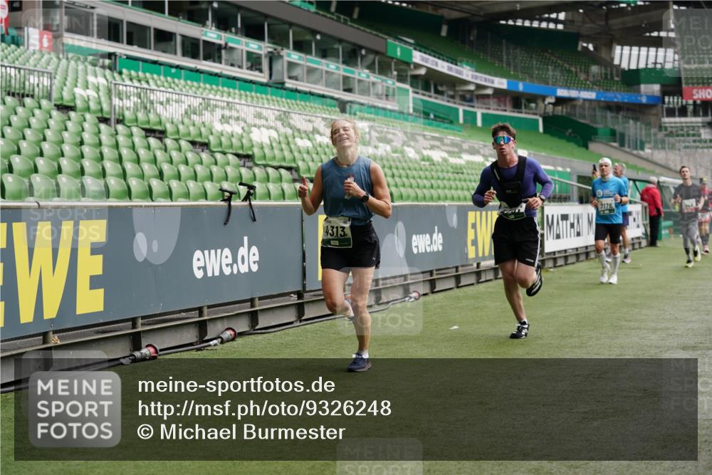 05.10.2025 - 20. swb-Marathon Bremen Michael Burmester http://msf.ph/oto/9326248 05.10.2025 12:47:30 Laufen im Stadion 223, 265, 344, 346, 391, 442, 502, 505, 545, 564, 656, 770, 818, 862, 1205, 1635, 1642, 1646, 2472, 2482, 2613, 2656, 2872, 2939, 3061, 4215, 4255, 4291, 4313, 4966, 4988, 5656, 5831, 6295, 6804, 7070, 7170, 7176, 7492, 8013, 609, 891, 1246, 1521, 3054, 3084, 4758, 4848, 7583 meine-sportfotos.de