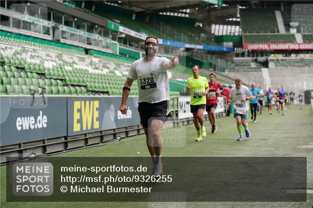 05.10.2025 - 20. swb-Marathon Bremen Michael Burmester http://msf.ph/oto/9326255 05.10.2025 12:48:27 Laufen im Stadion 492, 1370, 1526, 1607, 1625, 1642, 1646, 1724, 2241, 2360, 2643, 2974, 3320, 3324, 3768, 3819, 4353, 5103, 5264, 5599, 5786, 5918, 6251, 6463, 6632, 6804, 7735, 7831, 7900, 8244, 8687, 8729, 8897, 8923, 8932, 344, 346, 442, 564, 656, 1205, 1642, 2472, 2482, 2613, 2656, 2872, 3061, 4215, 4255, 4291, 4313, 5656, 7070, 7176, 7492 meine-sportfotos.de