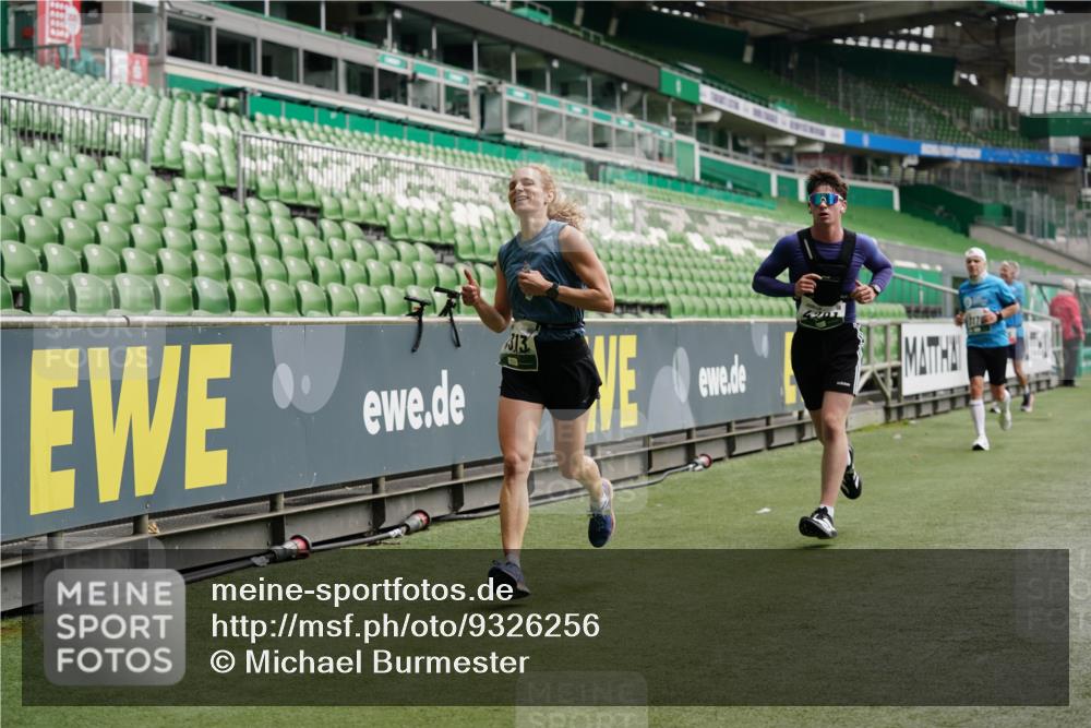 05.10.2025 - 20. swb-Marathon Bremen Michael Burmester http://msf.ph/oto/9326256 05.10.2025 12:47:30 Laufen im Stadion 223, 265, 344, 346, 391, 442, 502, 505, 545, 564, 656, 770, 818, 862, 1205, 1635, 1642, 1646, 2472, 2482, 2613, 2656, 2872, 2939, 3061, 4215, 4255, 4291, 4313, 4966, 4988, 5656, 5831, 6295, 6804, 7070, 7170, 7176, 7492, 8013, 609, 891, 1246, 1521, 3054, 3084, 4758, 4848, 7583 meine-sportfotos.de