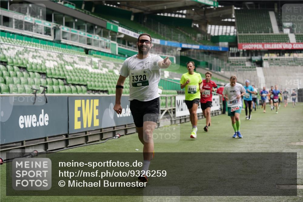 05.10.2025 - 20. swb-Marathon Bremen Michael Burmester http://msf.ph/oto/9326259 05.10.2025 12:48:28 Laufen im Stadion 492, 1370, 1526, 1607, 1625, 1646, 1724, 2241, 2360, 2643, 2974, 3320, 3324, 3768, 3819, 4353, 5103, 5264, 5599, 5786, 5918, 6251, 6463, 6632, 6804, 7735, 7831, 7900, 8244, 8507, 8687, 8729, 8897, 8923, 8932, 344, 346, 564, 656, 1205, 1642, 2472, 2482, 2613, 2656, 2872, 3061, 4215, 4255, 4291, 4313, 5656, 7070, 7176, 7492 meine-sportfotos.de