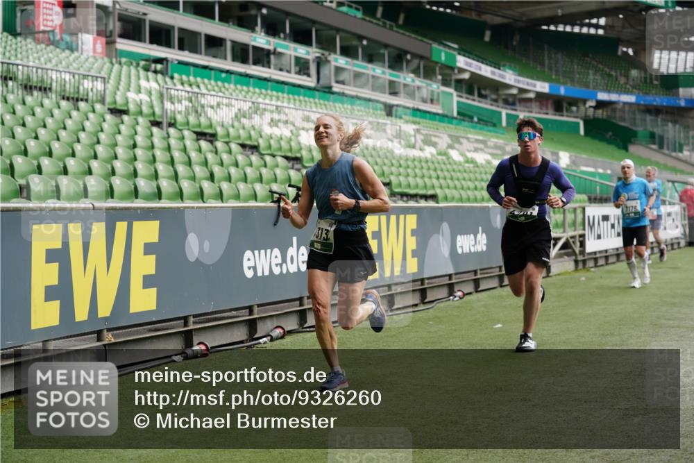 05.10.2025 - 20. swb-Marathon Bremen Michael Burmester http://msf.ph/oto/9326260 05.10.2025 12:47:31 Laufen im Stadion 223, 265, 344, 346, 391, 442, 502, 505, 545, 564, 656, 770, 818, 862, 1205, 1635, 1642, 1646, 2472, 2482, 2613, 2656, 2872, 2939, 3061, 4215, 4255, 4291, 4313, 4966, 4988, 5656, 5831, 6295, 6804, 7070, 7170, 7176, 7492, 8013, 609, 891, 1246, 1521, 3054, 3084, 4758, 4848, 7583 meine-sportfotos.de