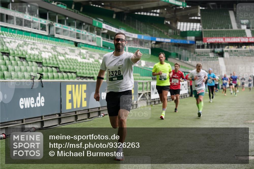 05.10.2025 - 20. swb-Marathon Bremen Michael Burmester http://msf.ph/oto/9326263 05.10.2025 12:48:28 Laufen im Stadion 492, 1370, 1526, 1607, 1625, 1646, 1724, 2241, 2360, 2643, 2974, 3320, 3324, 3768, 3819, 4353, 5103, 5264, 5599, 5786, 5918, 6251, 6463, 6632, 6804, 7735, 7831, 7900, 8244, 8507, 8687, 8729, 8897, 8923, 8932, 344, 346, 564, 656, 1205, 1642, 2472, 2482, 2613, 2656, 2872, 3061, 4215, 4255, 4291, 4313, 5656, 7070, 7176, 7492 meine-sportfotos.de