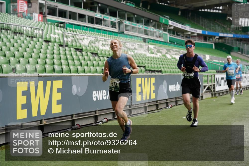 05.10.2025 - 20. swb-Marathon Bremen Michael Burmester http://msf.ph/oto/9326264 05.10.2025 12:47:31 Laufen im Stadion 223, 265, 344, 346, 391, 442, 502, 505, 545, 564, 656, 770, 818, 862, 1205, 1635, 1642, 1646, 2472, 2482, 2613, 2656, 2872, 2939, 3061, 4215, 4255, 4291, 4313, 4966, 4988, 5656, 5831, 6295, 6804, 7070, 7170, 7176, 7492, 8013, 609, 891, 1246, 1521, 3054, 3084, 4758, 4848, 7583 meine-sportfotos.de