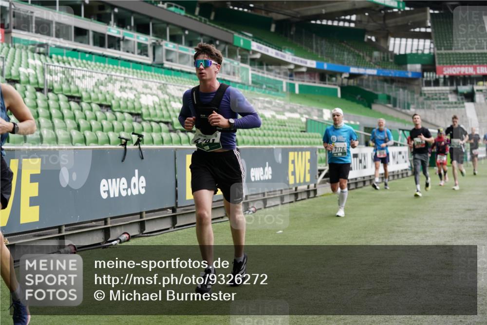 05.10.2025 - 20. swb-Marathon Bremen Michael Burmester http://msf.ph/oto/9326272 05.10.2025 12:47:31 Laufen im Stadion 223, 265, 344, 346, 391, 442, 502, 505, 545, 564, 656, 770, 818, 862, 1205, 1635, 1642, 1646, 2472, 2482, 2613, 2656, 2872, 2939, 3061, 4215, 4255, 4291, 4313, 4966, 4988, 5656, 5831, 6295, 6804, 7070, 7170, 7176, 7492, 8013, 609, 891, 1246, 1521, 3054, 3084, 4758, 4848, 7583 meine-sportfotos.de