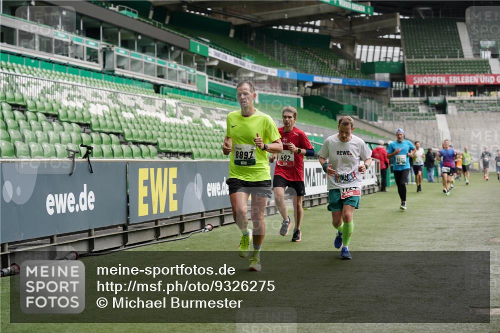 05.10.2025 - 20. swb-Marathon Bremen Michael Burmester http://msf.ph/oto/9326275 05.10.2025 12:48:29 Laufen im Stadion 492, 1370, 1526, 1607, 1625, 1646, 1724, 2241, 2360, 2643, 2974, 3320, 3324, 3768, 3819, 4353, 5103, 5264, 5599, 5786, 5918, 6251, 6463, 6632, 6804, 7735, 7831, 7900, 8244, 8507, 8687, 8729, 8897, 8923, 8932, 344, 346, 564, 656, 1205, 1642, 1646, 2472, 2482, 2656, 2872, 3061, 4215, 4255, 4291, 4313, 6804, 7070, 7176, 7492 meine-sportfotos.de