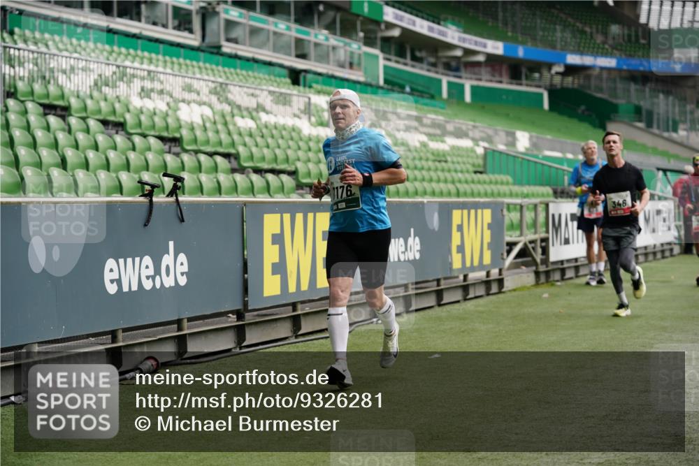 05.10.2025 - 20. swb-Marathon Bremen Michael Burmester http://msf.ph/oto/9326281 05.10.2025 12:47:33 Laufen im Stadion 223, 265, 344, 346, 391, 442, 502, 505, 545, 564, 656, 770, 862, 1205, 1635, 1642, 1646, 2360, 2472, 2482, 2613, 2656, 2872, 2939, 3061, 4215, 4255, 4291, 4313, 4966, 4988, 5656, 5831, 6295, 6804, 7070, 7170, 7176, 7492, 7900, 8013, 609, 818, 891, 1246, 1521, 3054, 3084, 4758, 4848, 7583 meine-sportfotos.de