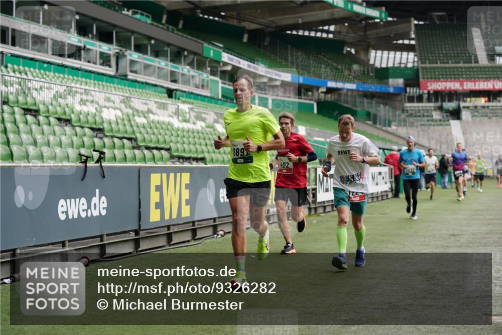 05.10.2025 - 20. swb-Marathon Bremen Michael Burmester http://msf.ph/oto/9326282 05.10.2025 12:48:29 Laufen im Stadion 492, 1370, 1526, 1607, 1625, 1646, 1724, 2241, 2360, 2643, 2974, 3320, 3324, 3768, 3819, 4353, 5103, 5264, 5599, 5786, 5918, 6251, 6463, 6632, 6804, 7735, 7831, 7900, 8244, 8507, 8687, 8729, 8897, 8923, 8932, 344, 346, 564, 656, 1205, 1642, 1646, 2472, 2482, 2656, 2872, 3061, 4215, 4255, 4291, 4313, 6804, 7070, 7176, 7492 meine-sportfotos.de