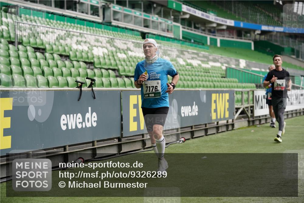 05.10.2025 - 20. swb-Marathon Bremen Michael Burmester http://msf.ph/oto/9326289 05.10.2025 12:47:33 Laufen im Stadion 223, 265, 344, 346, 391, 442, 502, 505, 545, 564, 656, 770, 862, 1205, 1635, 1642, 1646, 2360, 2472, 2482, 2613, 2656, 2872, 2939, 3061, 4215, 4255, 4291, 4313, 4966, 4988, 5656, 5831, 6295, 6804, 7070, 7170, 7176, 7492, 7900, 8013, 609, 818, 891, 1246, 1521, 3054, 3084, 4758, 4848, 7583 meine-sportfotos.de