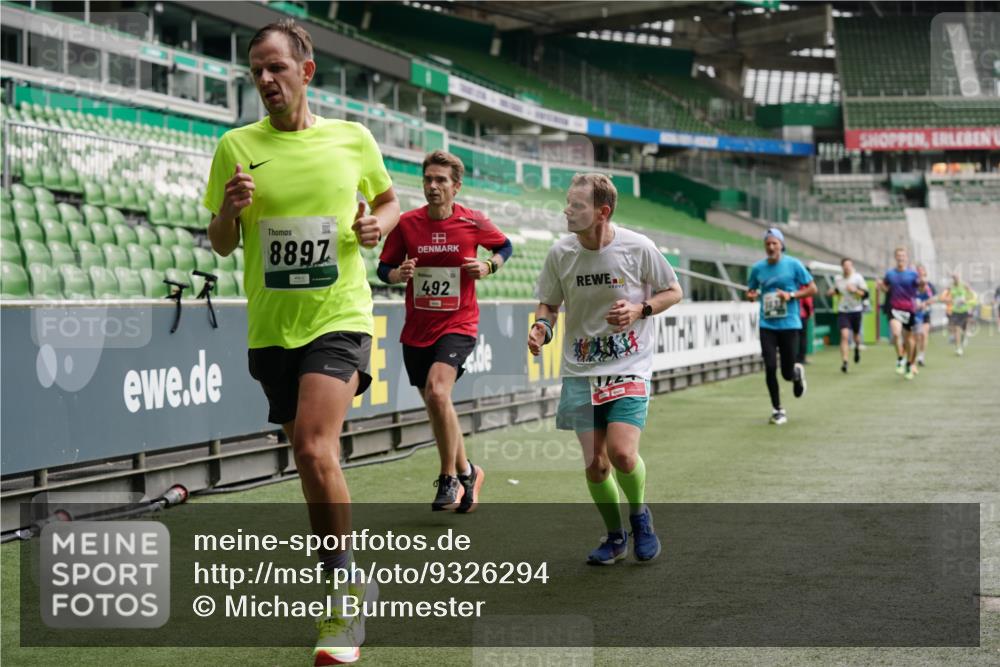 05.10.2025 - 20. swb-Marathon Bremen Michael Burmester http://msf.ph/oto/9326294 05.10.2025 12:48:30 Laufen im Stadion 492, 1370, 1526, 1607, 1625, 1724, 2241, 2360, 2643, 2974, 3320, 3324, 3768, 3819, 4353, 5103, 5264, 5599, 5786, 5918, 6171, 6251, 6463, 6632, 7735, 7831, 7900, 7904, 8244, 8507, 8687, 8729, 8897, 8923, 8932, 344, 346, 564, 656, 1205, 1642, 1646, 2472, 2482, 2656, 2872, 3061, 4215, 4255, 4291, 4313, 6804, 7176, 7492 meine-sportfotos.de