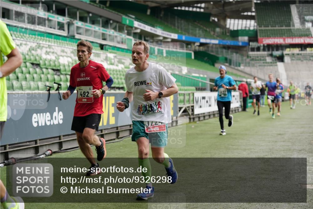 05.10.2025 - 20. swb-Marathon Bremen Michael Burmester http://msf.ph/oto/9326298 05.10.2025 12:48:31 Laufen im Stadion 492, 1370, 1526, 1607, 1625, 1724, 2241, 2360, 2643, 2974, 3320, 3324, 3768, 3819, 4353, 5103, 5264, 5599, 5786, 5918, 6171, 6251, 6463, 6632, 7735, 7831, 7900, 7904, 8244, 8507, 8687, 8729, 8897, 8923, 8932, 344, 346, 564, 656, 1205, 1642, 1646, 2472, 2482, 2656, 3061, 4215, 4291, 4313, 6804, 7176, 7492 meine-sportfotos.de