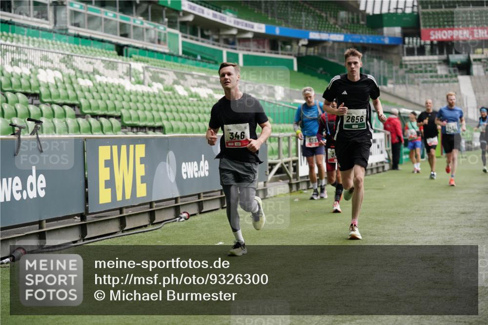 05.10.2025 - 20. swb-Marathon Bremen Michael Burmester http://msf.ph/oto/9326300 05.10.2025 12:47:35 Laufen im Stadion 223, 265, 344, 346, 391, 442, 502, 505, 545, 564, 656, 770, 862, 1205, 1526, 1635, 1642, 1646, 2360, 2472, 2482, 2613, 2656, 2872, 2939, 3061, 4215, 4255, 4291, 4313, 4966, 4988, 5656, 5831, 6295, 6804, 7070, 7170, 7176, 7492, 7900, 8013, 609, 818, 1246, 1521, 3084, 4758, 4848, 7583 meine-sportfotos.de