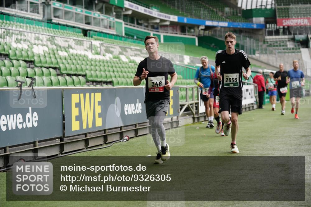 05.10.2025 - 20. swb-Marathon Bremen Michael Burmester http://msf.ph/oto/9326305 05.10.2025 12:47:35 Laufen im Stadion 223, 265, 344, 346, 391, 442, 502, 505, 545, 564, 656, 770, 862, 1205, 1526, 1635, 1642, 1646, 2360, 2472, 2482, 2613, 2656, 2872, 2939, 3061, 4215, 4255, 4291, 4313, 4966, 4988, 5656, 5831, 6295, 6804, 7070, 7170, 7176, 7492, 7900, 8013, 609, 818, 1246, 1521, 3084, 4758, 4848, 7583 meine-sportfotos.de