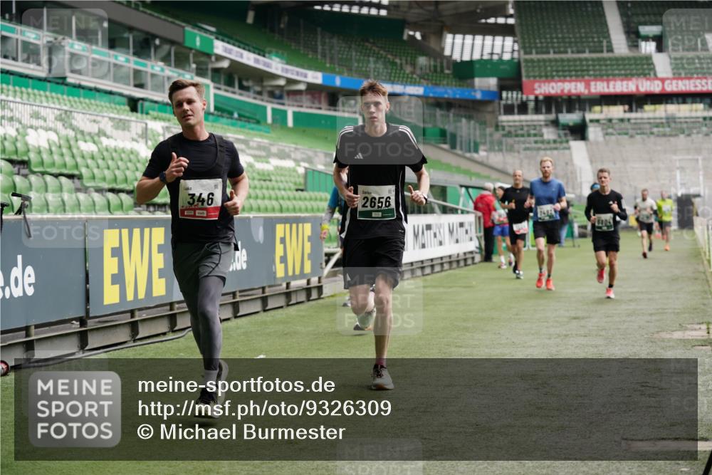 05.10.2025 - 20. swb-Marathon Bremen Michael Burmester http://msf.ph/oto/9326309 05.10.2025 12:47:36 Laufen im Stadion 223, 265, 344, 346, 391, 442, 502, 505, 545, 564, 656, 770, 862, 1205, 1526, 1635, 1642, 1646, 2360, 2472, 2482, 2613, 2656, 2872, 2939, 3061, 4215, 4255, 4291, 4313, 4966, 4988, 5656, 5831, 6295, 6804, 7070, 7170, 7176, 7492, 7900, 8013, 502, 609, 818, 1246, 1521, 3084, 4758, 4848, 7583 meine-sportfotos.de