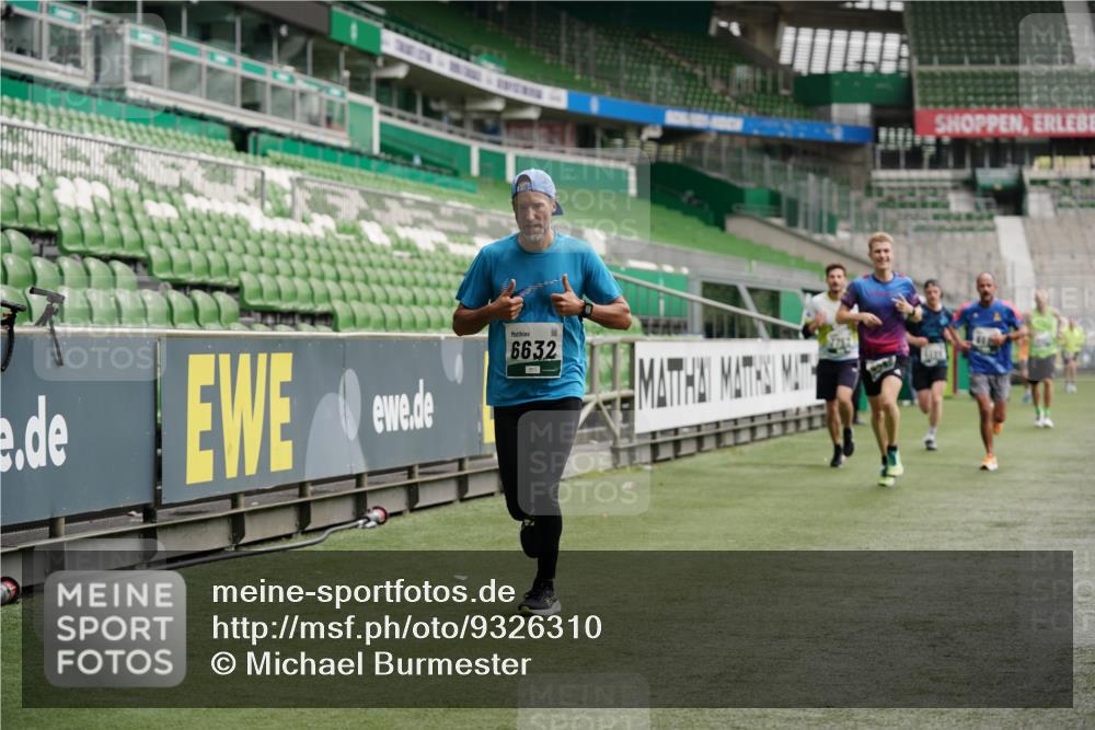 05.10.2025 - 20. swb-Marathon Bremen Michael Burmester http://msf.ph/oto/9326310 05.10.2025 12:48:33 Laufen im Stadion 492, 1370, 1526, 1607, 1625, 1724, 2241, 2360, 2643, 2974, 3320, 3324, 3768, 3819, 4353, 5103, 5264, 5599, 5786, 5918, 6171, 6251, 6463, 6632, 7735, 7831, 7900, 7904, 8244, 8507, 8687, 8729, 8897, 8923, 8932, 344, 346, 564, 656, 1205, 1642, 1646, 2360, 2656, 3061, 4215, 4291, 4313, 6804, 7176, 7492, 7900 meine-sportfotos.de