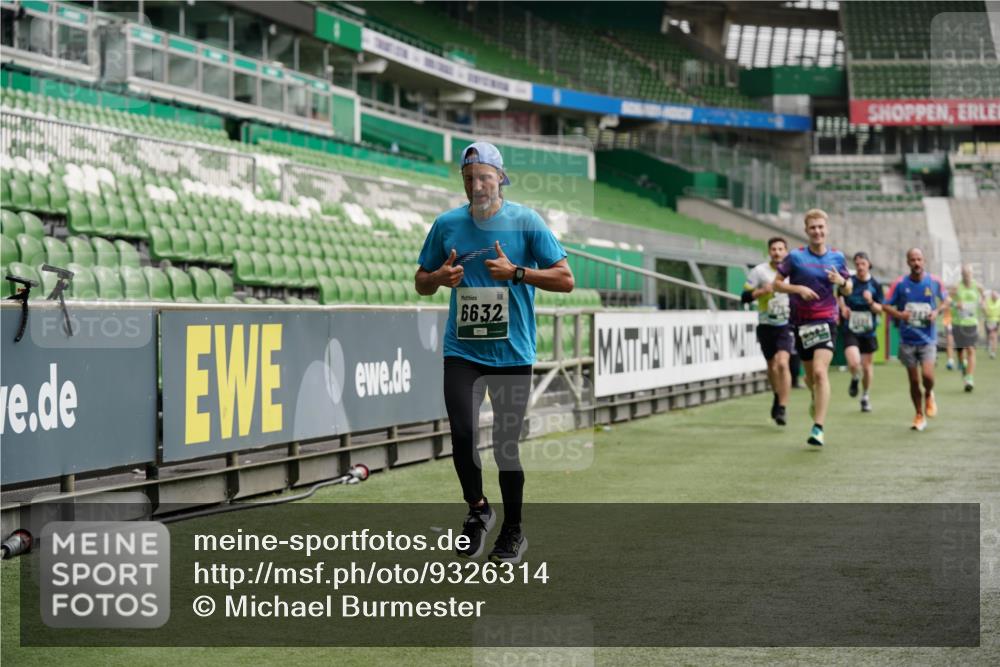 05.10.2025 - 20. swb-Marathon Bremen Michael Burmester http://msf.ph/oto/9326314 05.10.2025 12:48:33 Laufen im Stadion 492, 1370, 1526, 1607, 1625, 1724, 2241, 2360, 2643, 2974, 3320, 3324, 3768, 3819, 4353, 5103, 5264, 5599, 5786, 5918, 6171, 6251, 6463, 6632, 7735, 7831, 7900, 7904, 8244, 8507, 8687, 8729, 8897, 8923, 8932, 344, 346, 564, 656, 1205, 1642, 1646, 2360, 2656, 3061, 4215, 4291, 4313, 6804, 7176, 7492, 7900 meine-sportfotos.de