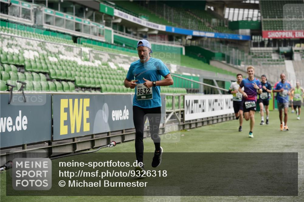 05.10.2025 - 20. swb-Marathon Bremen Michael Burmester http://msf.ph/oto/9326318 05.10.2025 12:48:33 Laufen im Stadion 492, 1370, 1526, 1607, 1625, 1724, 2241, 2360, 2643, 2974, 3320, 3324, 3768, 3819, 4353, 5103, 5264, 5599, 5786, 5918, 6171, 6251, 6463, 6632, 7735, 7831, 7900, 7904, 8244, 8507, 8687, 8729, 8897, 8923, 8932, 344, 346, 564, 656, 1205, 1642, 1646, 2360, 2656, 3061, 4215, 4291, 4313, 6804, 7176, 7492, 7900 meine-sportfotos.de