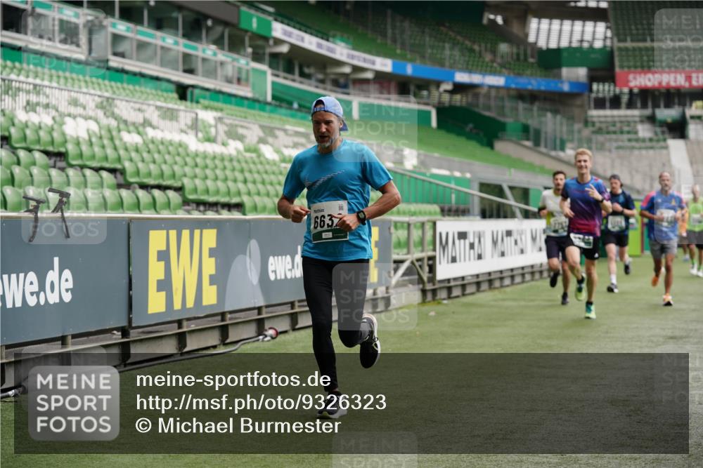 05.10.2025 - 20. swb-Marathon Bremen Michael Burmester http://msf.ph/oto/9326323 05.10.2025 12:48:33 Laufen im Stadion 492, 1370, 1526, 1607, 1625, 1724, 2241, 2360, 2643, 2974, 3320, 3324, 3768, 3819, 4353, 5103, 5264, 5599, 5786, 5918, 6171, 6251, 6463, 6632, 7735, 7831, 7900, 7904, 8244, 8507, 8687, 8729, 8897, 8923, 8932, 344, 346, 564, 656, 1205, 1642, 1646, 2360, 2656, 3061, 4215, 4291, 4313, 6804, 7176, 7492, 7900 meine-sportfotos.de