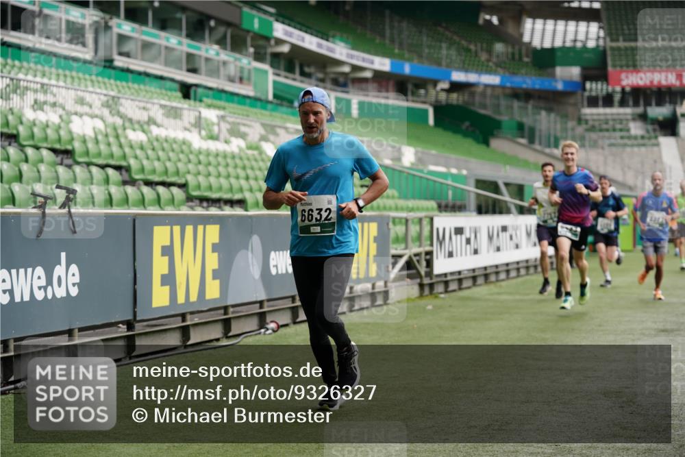 05.10.2025 - 20. swb-Marathon Bremen Michael Burmester http://msf.ph/oto/9326327 05.10.2025 12:48:33 Laufen im Stadion 492, 1370, 1526, 1607, 1625, 1724, 2241, 2360, 2643, 2974, 3320, 3324, 3768, 3819, 4353, 5103, 5264, 5599, 5786, 5918, 6171, 6251, 6463, 6632, 7735, 7831, 7900, 7904, 8244, 8507, 8687, 8729, 8897, 8923, 8932, 344, 346, 564, 656, 1205, 1642, 1646, 2360, 2656, 3061, 4215, 4291, 4313, 6804, 7176, 7492, 7900 meine-sportfotos.de
