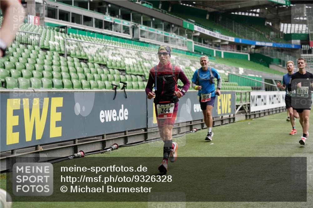 05.10.2025 - 20. swb-Marathon Bremen Michael Burmester http://msf.ph/oto/9326328 05.10.2025 12:47:38 Laufen im Stadion 223, 265, 344, 346, 391, 442, 505, 564, 656, 770, 1205, 1526, 1635, 1642, 1646, 2360, 2472, 2482, 2613, 2656, 2872, 2939, 3061, 4215, 4255, 4291, 4313, 4966, 4988, 5656, 5831, 6295, 6804, 7070, 7170, 7176, 7492, 7900, 8013, 502, 545, 609, 818, 862, 1521, 4848, 7583 meine-sportfotos.de