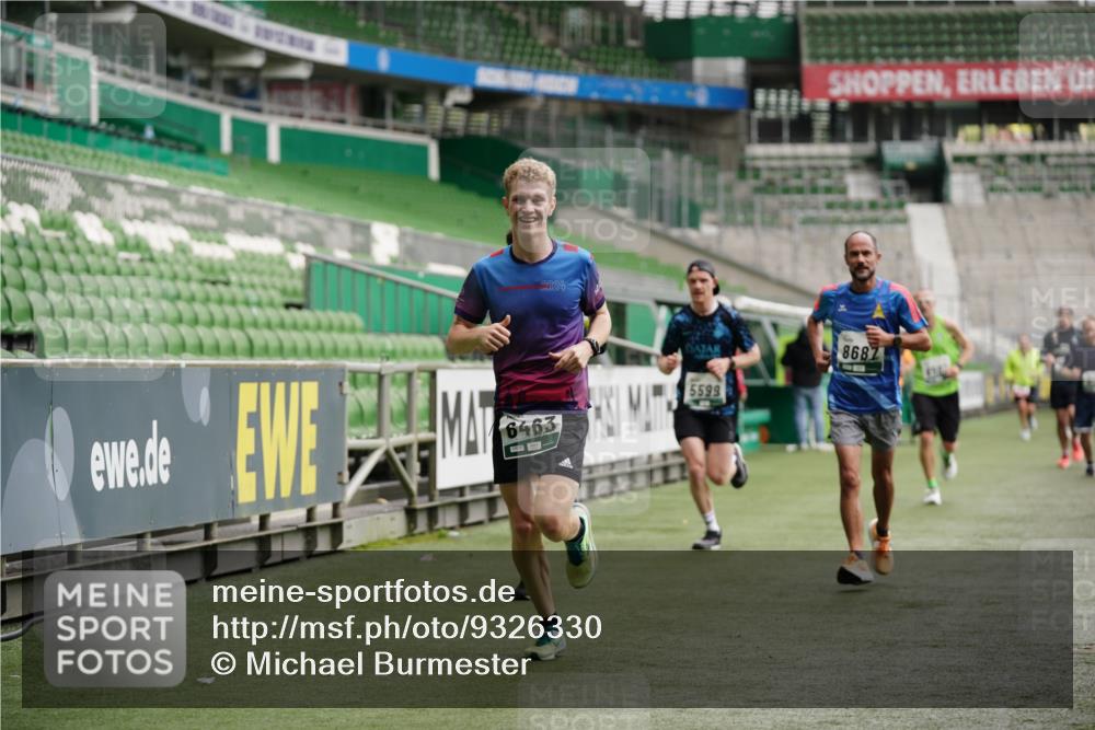 05.10.2025 - 20. swb-Marathon Bremen Michael Burmester http://msf.ph/oto/9326330 05.10.2025 12:48:35 Laufen im Stadion 492, 1195, 1370, 1526, 1607, 1625, 1724, 2241, 2643, 2974, 3320, 3324, 3768, 3819, 4353, 5103, 5264, 5599, 5786, 5918, 6171, 6251, 6463, 6632, 7735, 7831, 7904, 8244, 8507, 8687, 8729, 8897, 8923, 8932, 344, 346, 564, 656, 1205, 1526, 1642, 1646, 2360, 2656, 4291, 4313, 6804, 7176, 7492, 7900 meine-sportfotos.de
