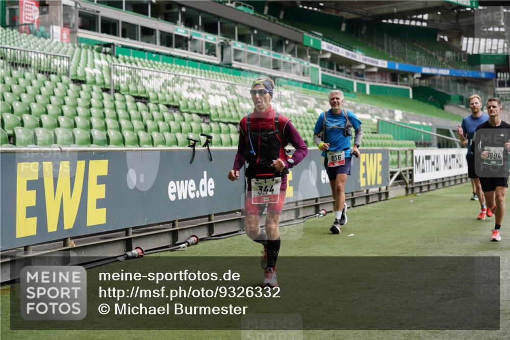 05.10.2025 - 20. swb-Marathon Bremen Michael Burmester http://msf.ph/oto/9326332 05.10.2025 12:47:38 Laufen im Stadion 223, 265, 344, 346, 391, 442, 505, 564, 656, 770, 1205, 1526, 1635, 1642, 1646, 2360, 2472, 2482, 2613, 2656, 2872, 2939, 3061, 4215, 4255, 4291, 4313, 4966, 4988, 5656, 5831, 6295, 6804, 7070, 7170, 7176, 7492, 7900, 8013, 502, 545, 609, 818, 862, 1521, 4848, 7583 meine-sportfotos.de