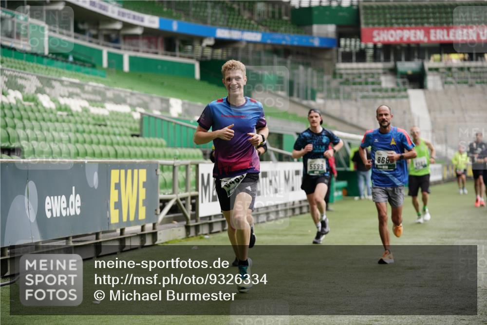 05.10.2025 - 20. swb-Marathon Bremen Michael Burmester http://msf.ph/oto/9326334 05.10.2025 12:48:35 Laufen im Stadion 492, 1195, 1370, 1526, 1607, 1625, 1724, 2241, 2643, 2974, 3320, 3324, 3768, 3819, 4353, 5103, 5264, 5599, 5786, 5918, 6171, 6251, 6463, 6632, 7735, 7831, 7904, 8244, 8507, 8687, 8729, 8897, 8923, 8932, 344, 346, 564, 656, 1205, 1526, 1642, 1646, 2360, 2656, 4291, 4313, 6804, 7176, 7492, 7900 meine-sportfotos.de