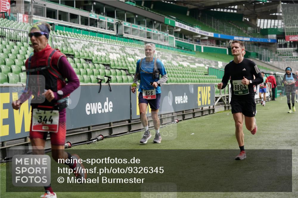05.10.2025 - 20. swb-Marathon Bremen Michael Burmester http://msf.ph/oto/9326345 05.10.2025 12:47:39 Laufen im Stadion 223, 265, 344, 346, 391, 442, 505, 564, 656, 770, 1205, 1526, 1635, 1642, 1646, 2360, 2472, 2482, 2613, 2656, 2872, 2939, 3061, 4215, 4255, 4291, 4313, 4966, 4988, 5656, 5831, 6295, 6804, 7070, 7170, 7176, 7492, 7900, 8013, 502, 545, 609, 818, 862, 1521, 4848, 7583 meine-sportfotos.de