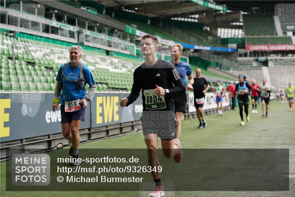 05.10.2025 - 20. swb-Marathon Bremen Michael Burmester http://msf.ph/oto/9326349 05.10.2025 12:47:40 Laufen im Stadion 223, 265, 344, 346, 391, 442, 505, 564, 656, 770, 1205, 1526, 1635, 1642, 1646, 2360, 2472, 2482, 2613, 2656, 2872, 2939, 3061, 4215, 4255, 4291, 4313, 4966, 4988, 5656, 5831, 6295, 6804, 7070, 7170, 7176, 7492, 7900, 8013, 223, 502, 545, 609, 818, 862, 1521, 4848, 6295, 7583 meine-sportfotos.de